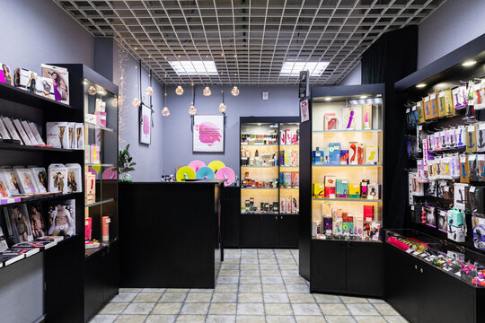 Beginner’s Guide to Japanese Adult Shops: What to Expect & How to Visit Comfortably